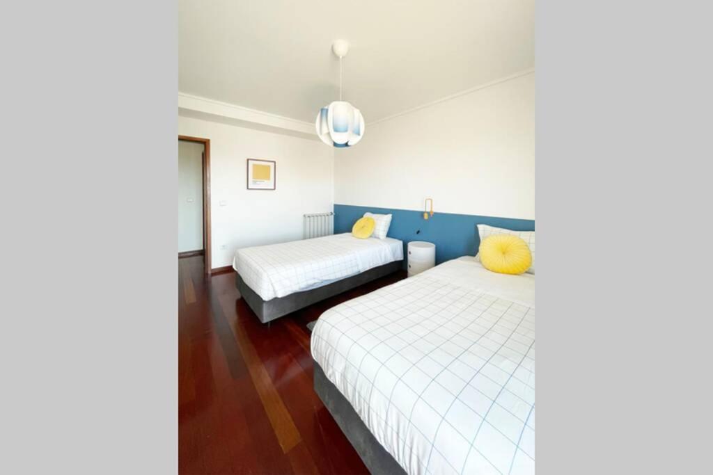 Yellow House Aveiro Smart Tv And Garage מראה חיצוני תמונה