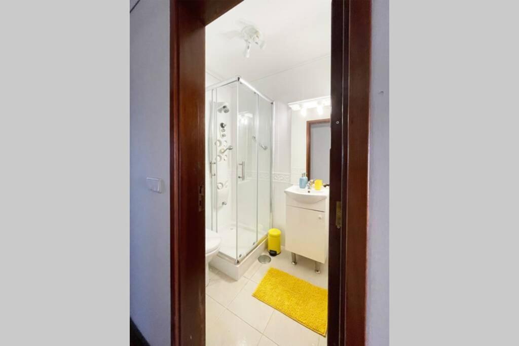 Yellow House Aveiro Smart Tv And Garage מראה חיצוני תמונה